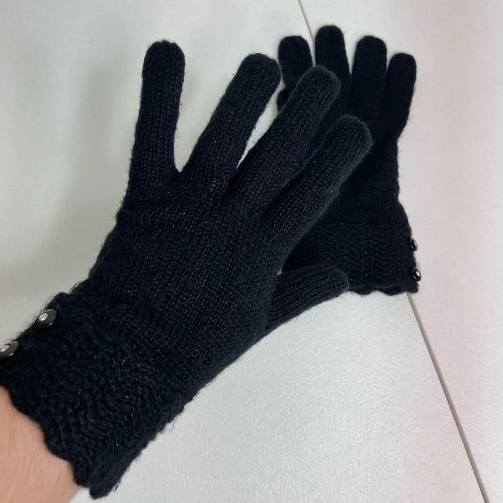 EUC Women’s solid black silver metallic button cuff soft knit winter warm gloves